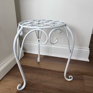 White Metal Decorative Plant Stand